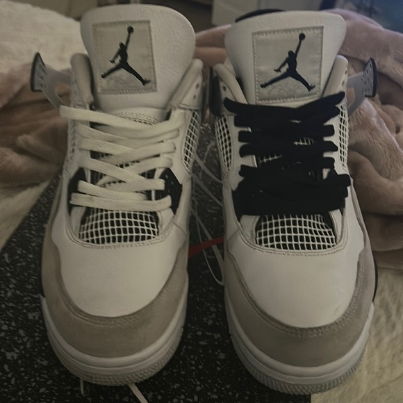 Jordan 4 military blacks
